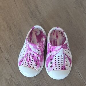 Native Jefferson Toddle Shoes Size 4